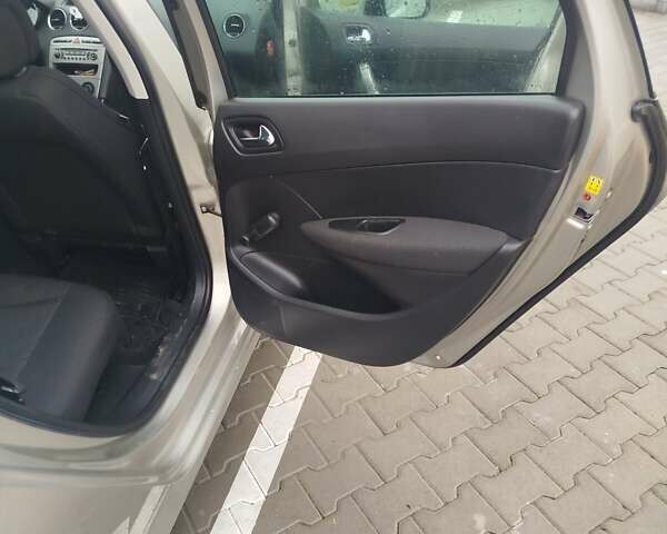 Бежевый Пежо 308, объемом двигателя 1.4 л и пробегом 133 тыс. км за 4400 $, фото 4 на Automoto.ua