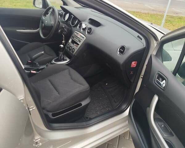 Бежевый Пежо 308, объемом двигателя 1.4 л и пробегом 133 тыс. км за 4400 $, фото 3 на Automoto.ua