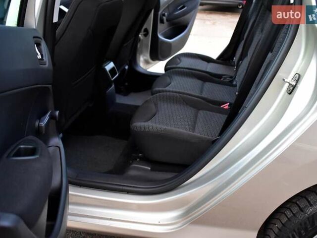 Бежевый Пежо 308, объемом двигателя 1.6 л и пробегом 176 тыс. км за 6400 $, фото 16 на Automoto.ua