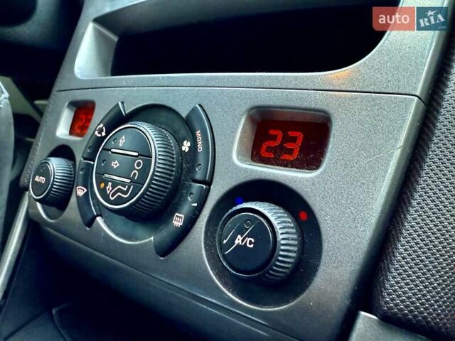 Черный Пежо 308, объемом двигателя 1.6 л и пробегом 166 тыс. км за 5400 $, фото 48 на Automoto.ua