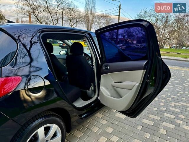 Черный Пежо 308, объемом двигателя 1.6 л и пробегом 166 тыс. км за 5400 $, фото 50 на Automoto.ua