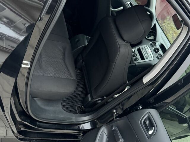 Черный Пежо 308, объемом двигателя 1.6 л и пробегом 157 тыс. км за 5200 $, фото 21 на Automoto.ua