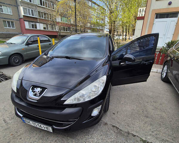 Черный Пежо 308, объемом двигателя 1.6 л и пробегом 142 тыс. км за 4300 $, фото 2 на Automoto.ua