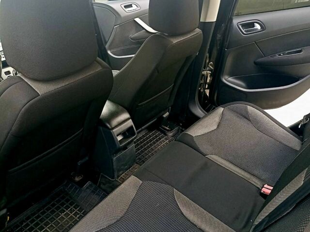 Чорний Пежо 308, об'ємом двигуна 1.6 л та пробігом 216 тис. км за 6000 $, фото 7 на Automoto.ua