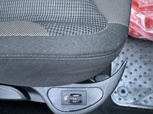 Чорний Пежо 308, об'ємом двигуна 1.6 л та пробігом 233 тис. км за 3800 $, фото 13 на Automoto.ua