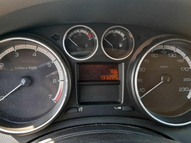 Чорний Пежо 308, об'ємом двигуна 1.6 л та пробігом 193 тис. км за 6000 $, фото 5 на Automoto.ua