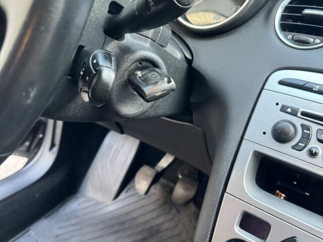 Чорний Пежо 308, об'ємом двигуна 1.6 л та пробігом 233 тис. км за 3800 $, фото 15 на Automoto.ua