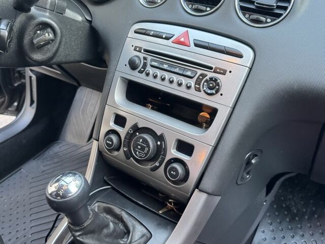 Чорний Пежо 308, об'ємом двигуна 1.6 л та пробігом 233 тис. км за 3800 $, фото 14 на Automoto.ua