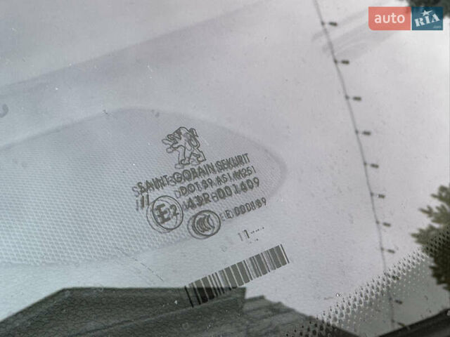 Чорний Пежо 308, об'ємом двигуна 1.6 л та пробігом 160 тис. км за 7300 $, фото 12 на Automoto.ua