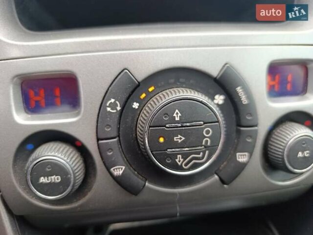 Пежо 308 2008 в Кривом Роге на Automoto.ua Черный Пежо 308, объемом двигателя 1.6 л и пробегом 278 тыс. км за 3900 $, фото 19 на Automoto.ua