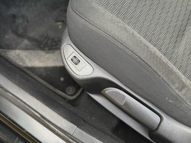 Черный Пежо 308, объемом двигателя 1.6 л и пробегом 152 тыс. км за 6200 $, фото 7 на Automoto.ua