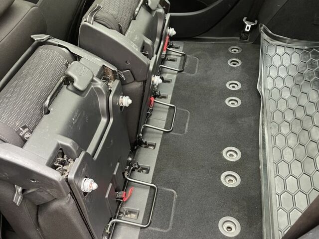 Черный Пежо 308, объемом двигателя 1.6 л и пробегом 233 тыс. км за 4500 $, фото 9 на Automoto.ua