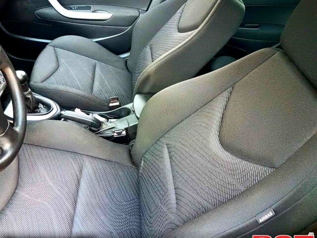 Черный Пежо 308, объемом двигателя 1.6 л и пробегом 250 тыс. км за 4950 $, фото 6 на Automoto.ua