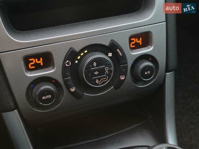 Чорний Пежо 308, об'ємом двигуна 1.6 л та пробігом 196 тис. км за 3999 $, фото 41 на Automoto.ua