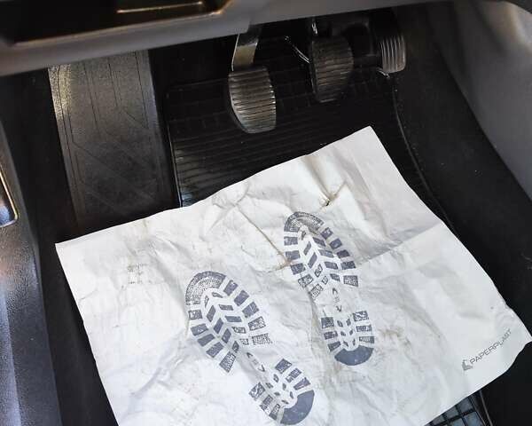 Пежо 308 2009 в Львове на Automoto.ua Черный Пежо 308, объемом двигателя 1.6 л и пробегом 240 тыс. км за 5250 $, фото 15 на Automoto.ua