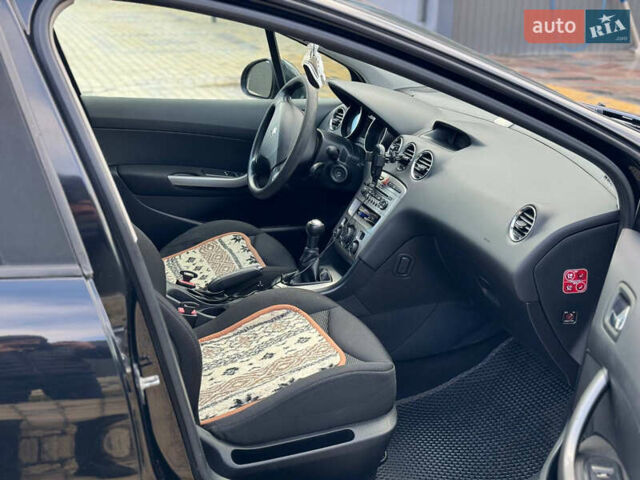 Черный Пежо 308, объемом двигателя 1.4 л и пробегом 251 тыс. км за 4300 $, фото 7 на Automoto.ua