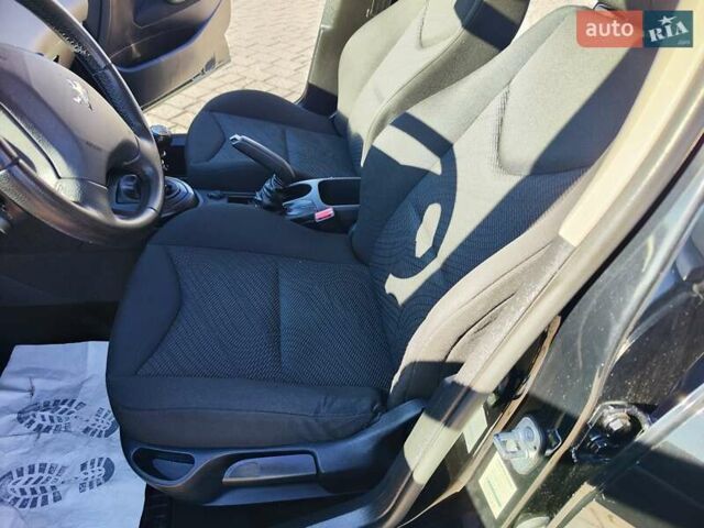 Пежо 308 2009 в Львове на Automoto.ua Черный Пежо 308, объемом двигателя 1.6 л и пробегом 240 тыс. км за 5250 $, фото 29 на Automoto.ua