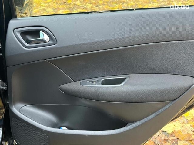 Черный Пежо 308, объемом двигателя 1.6 л и пробегом 220 тыс. км за 6390 $, фото 17 на Automoto.ua