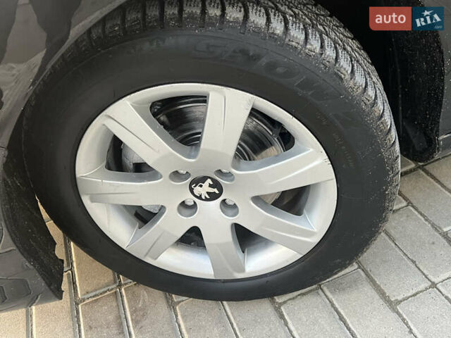 Чорний Пежо 308, об'ємом двигуна 1.6 л та пробігом 270 тис. км за 6199 $, фото 5 на Automoto.ua