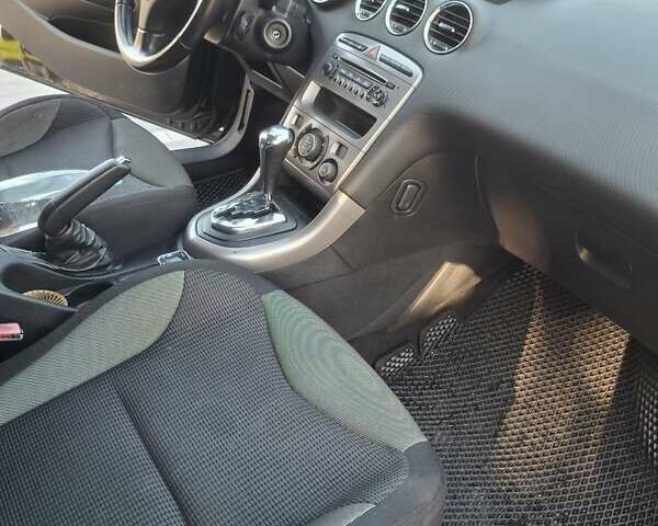Черный Пежо 308, объемом двигателя 1.6 л и пробегом 161 тыс. км за 7900 $, фото 7 на Automoto.ua