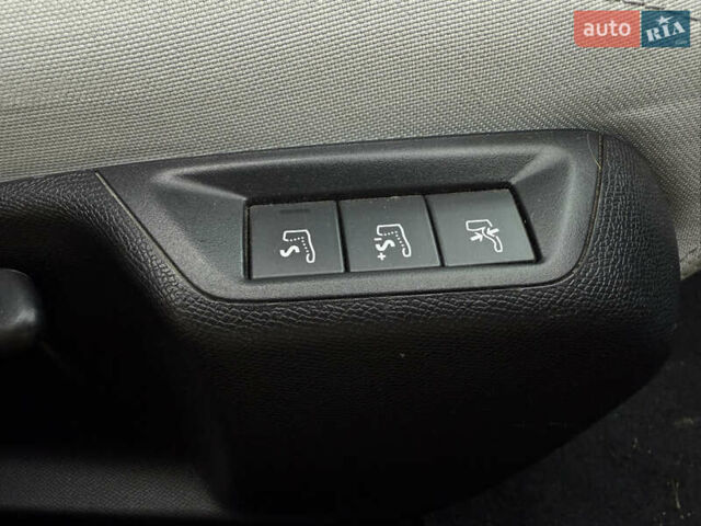 Черный Пежо 308, объемом двигателя 2 л и пробегом 211 тыс. км за 11999 $, фото 44 на Automoto.ua