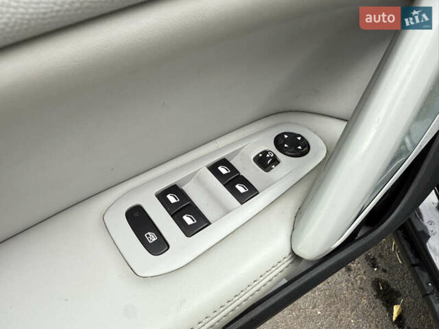 Черный Пежо 308, объемом двигателя 2 л и пробегом 211 тыс. км за 11999 $, фото 23 на Automoto.ua