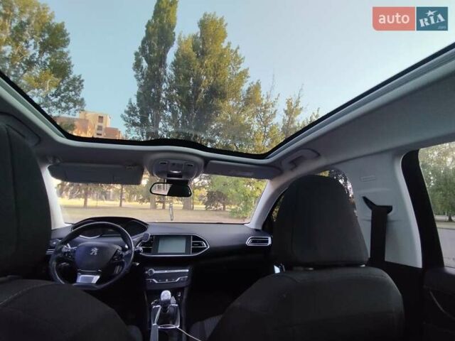Черный Пежо 308, объемом двигателя 1.56 л и пробегом 205 тыс. км за 8800 $, фото 6 на Automoto.ua