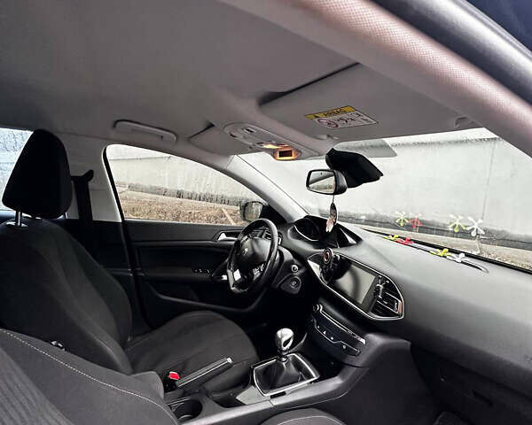 Черный Пежо 308, объемом двигателя 1.6 л и пробегом 315 тыс. км за 7700 $, фото 8 на Automoto.ua