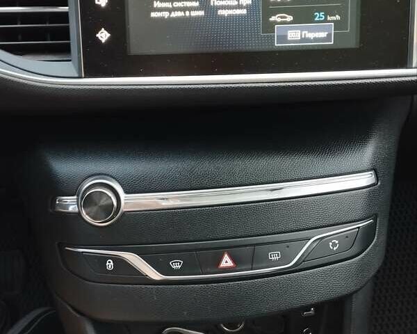 Черный Пежо 308, объемом двигателя 1.56 л и пробегом 205 тыс. км за 8800 $, фото 7 на Automoto.ua