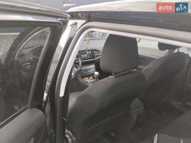 Черный Пежо 308, объемом двигателя 1.56 л и пробегом 320 тыс. км за 9001 $, фото 7 на Automoto.ua
