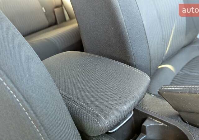 Черный Пежо 308, объемом двигателя 1.6 л и пробегом 270 тыс. км за 7800 $, фото 32 на Automoto.ua