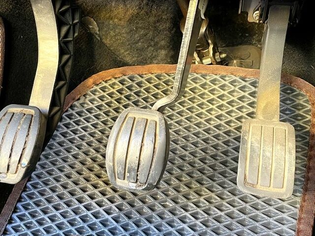 Чорний Пежо 308, об'ємом двигуна 1.6 л та пробігом 324 тис. км за 7700 $, фото 12 на Automoto.ua