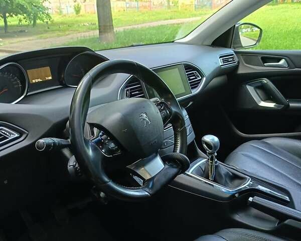 Чорний Пежо 308, об'ємом двигуна 1.56 л та пробігом 272 тис. км за 9000 $, фото 2 на Automoto.ua