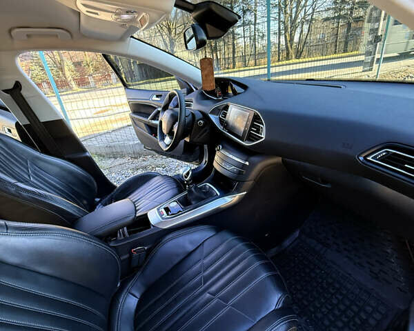 Черный Пежо 308, объемом двигателя 1.56 л и пробегом 200 тыс. км за 10999 $, фото 74 на Automoto.ua