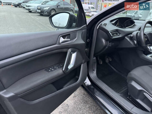 Чорний Пежо 308, об'ємом двигуна 1.6 л та пробігом 180 тис. км за 7800 $, фото 16 на Automoto.ua