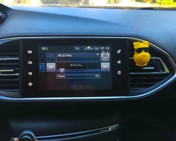 Черный Пежо 308, объемом двигателя 1.56 л и пробегом 221 тыс. км за 9500 $, фото 13 на Automoto.ua