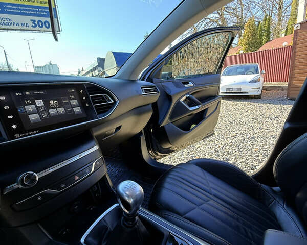 Черный Пежо 308, объемом двигателя 1.56 л и пробегом 200 тыс. км за 10999 $, фото 65 на Automoto.ua