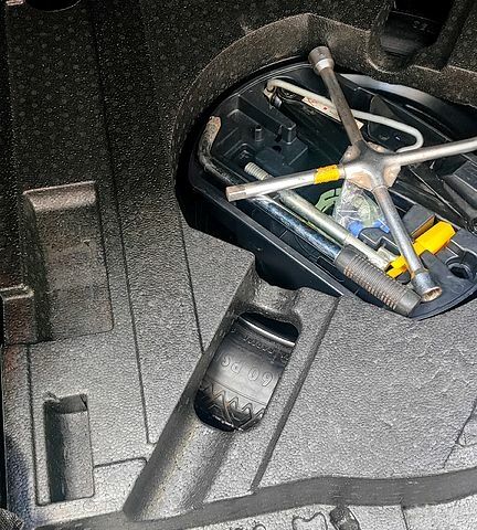 Чорний Пежо 308, об'ємом двигуна 1.6 л та пробігом 266 тис. км за 8800 $, фото 3 на Automoto.ua