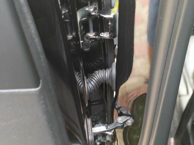 Чорний Пежо 308, об'ємом двигуна 1.6 л та пробігом 184 тис. км за 12000 $, фото 8 на Automoto.ua