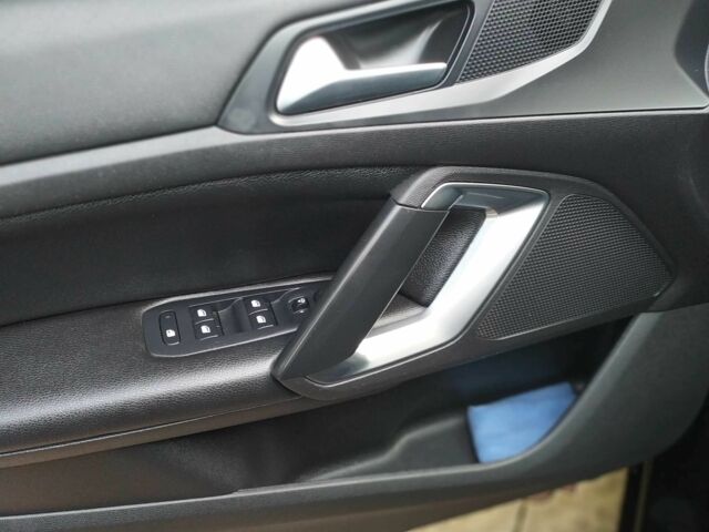 Чорний Пежо 308, об'ємом двигуна 1.6 л та пробігом 184 тис. км за 12000 $, фото 7 на Automoto.ua