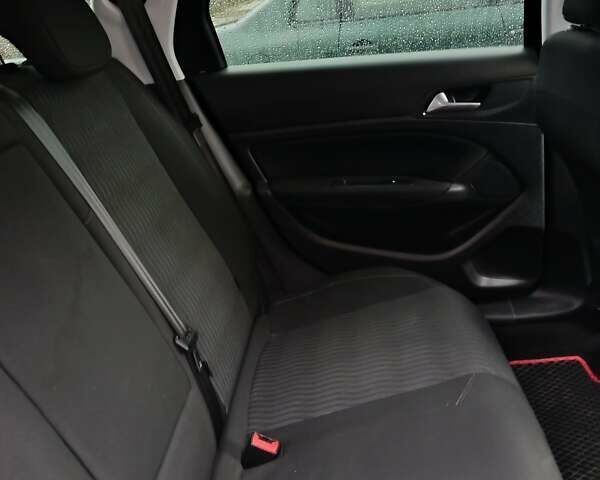 Чорний Пежо 308, об'ємом двигуна 1.56 л та пробігом 163 тис. км за 10400 $, фото 18 на Automoto.ua