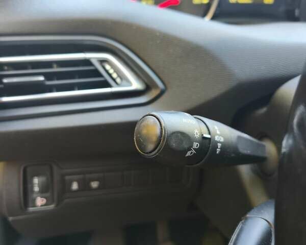 Черный Пежо 308, объемом двигателя 1.56 л и пробегом 221 тыс. км за 9500 $, фото 1 на Automoto.ua