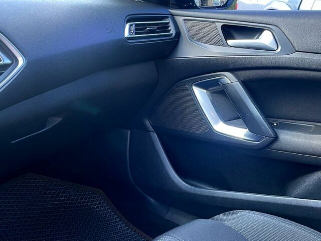 Чорний Пежо 308, об'ємом двигуна 1.6 л та пробігом 324 тис. км за 7700 $, фото 5 на Automoto.ua