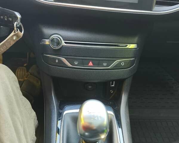 Черный Пежо 308, объемом двигателя 1.56 л и пробегом 221 тыс. км за 9500 $, фото 6 на Automoto.ua