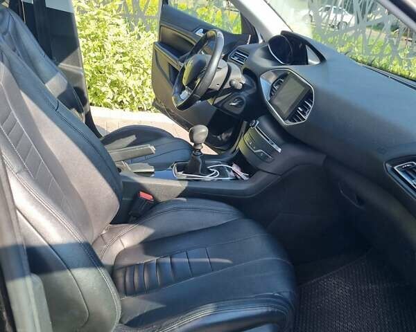 Черный Пежо 308, объемом двигателя 1.56 л и пробегом 200 тыс. км за 9900 $, фото 22 на Automoto.ua