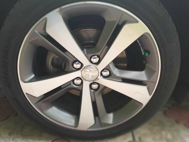 Чорний Пежо 308, об'ємом двигуна 1.6 л та пробігом 184 тис. км за 12000 $, фото 3 на Automoto.ua