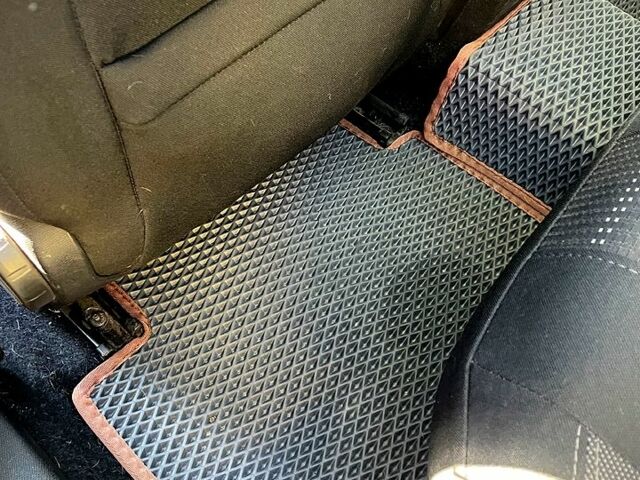 Чорний Пежо 308, об'ємом двигуна 1.6 л та пробігом 324 тис. км за 7700 $, фото 6 на Automoto.ua