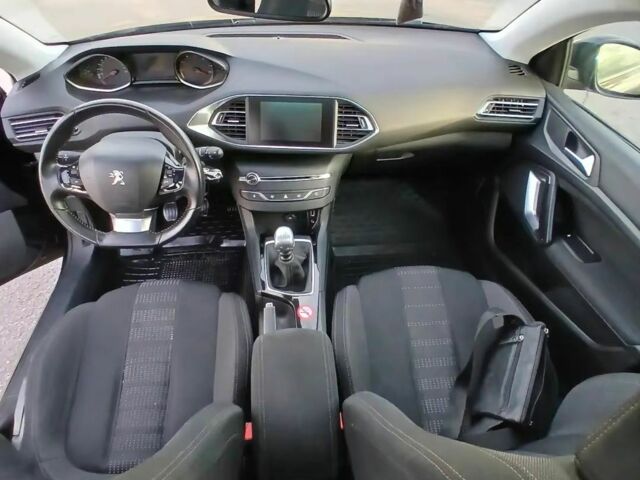 Черный Пежо 308, объемом двигателя 0 л и пробегом 218 тыс. км за 8700 $, фото 4 на Automoto.ua