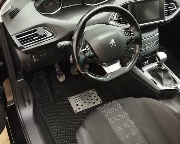Чорний Пежо 308, об'ємом двигуна 1.56 л та пробігом 226 тис. км за 10500 $, фото 7 на Automoto.ua