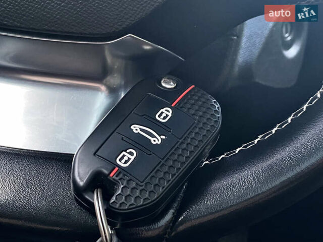 Чорний Пежо 308, об'ємом двигуна 1.6 л та пробігом 153 тис. км за 9200 $, фото 59 на Automoto.ua